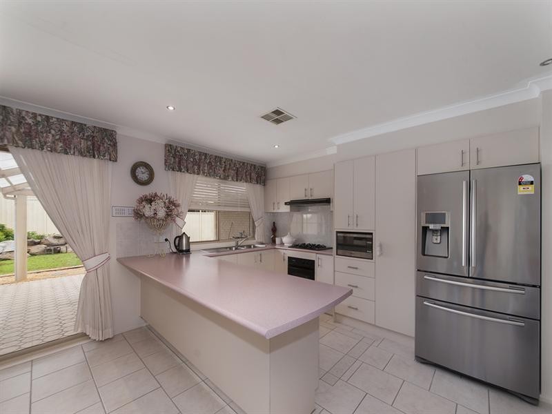 11 Sandalwood Close, Casula NSW 2170