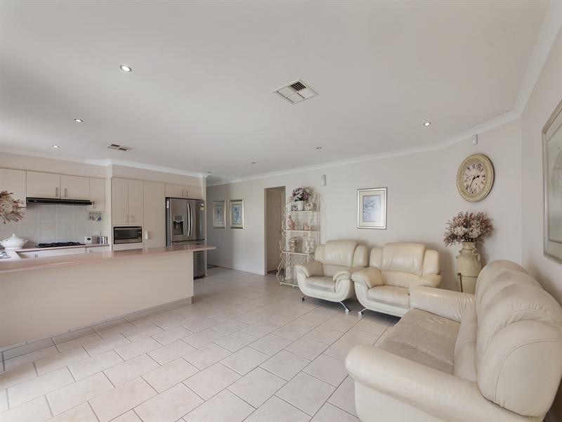 11 Sandalwood Close, Casula NSW 2170