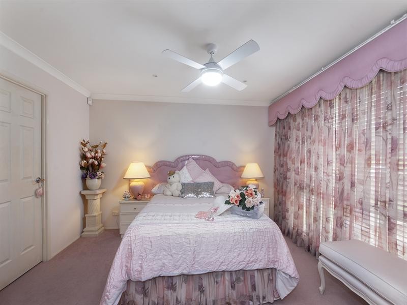 11 Sandalwood Close, Casula NSW 2170