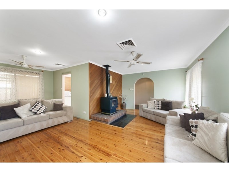 8 Shortland Avenue, Lurnea NSW 2170