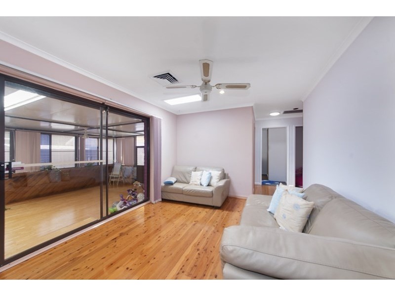 8 Shortland Avenue, Lurnea NSW 2170