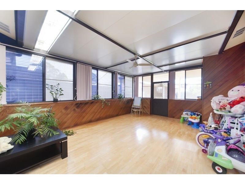 8 Shortland Avenue, Lurnea NSW 2170