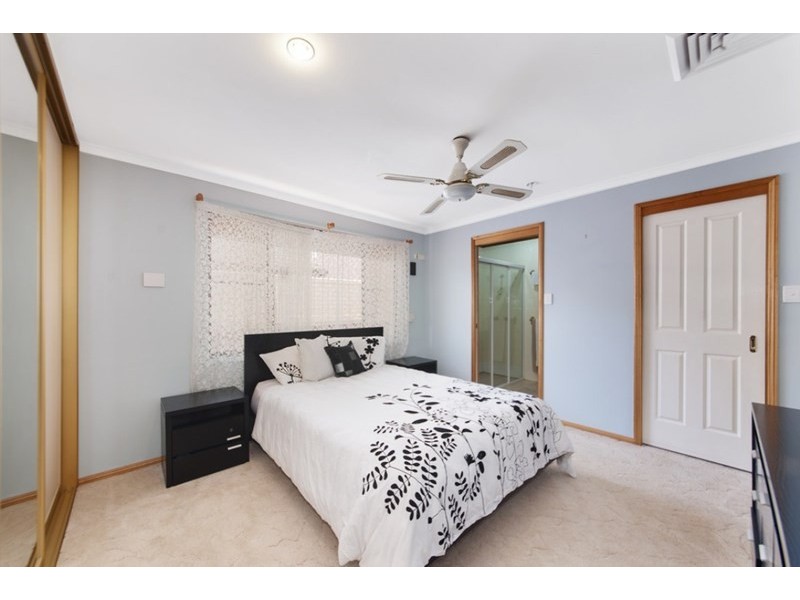 8 Shortland Avenue, Lurnea NSW 2170