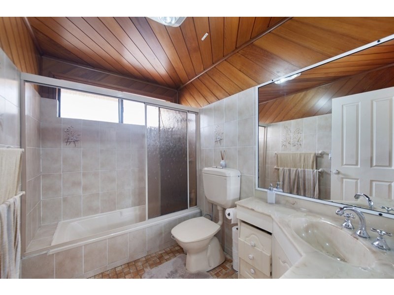 8 Shortland Avenue, Lurnea NSW 2170