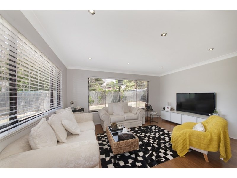 29 Hillview Parade, Lurnea NSW 2170