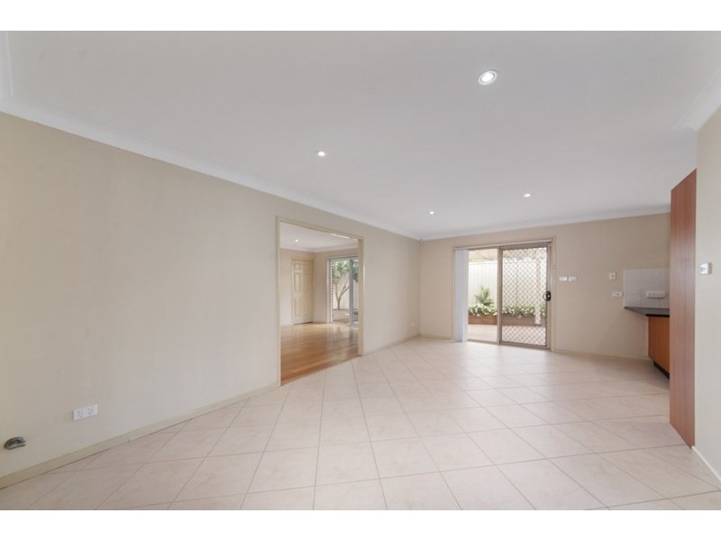 8 Applegum Place, Prestons NSW 2170