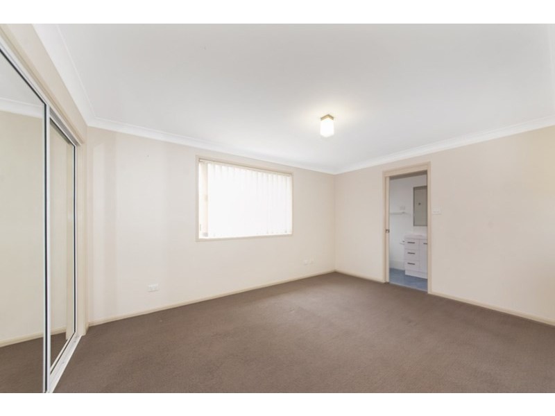 8 Applegum Place, Prestons NSW 2170