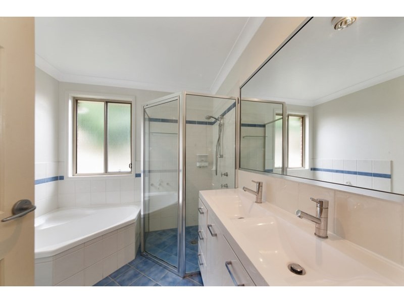8 Applegum Place, Prestons NSW 2170