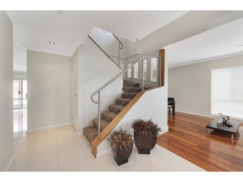 6 Chadley Place, West Hoxton NSW 2171