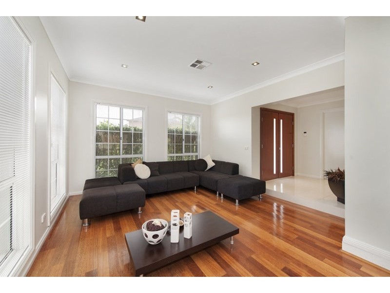 6 Chadley Place, West Hoxton NSW 2171