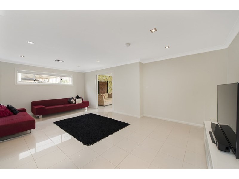 6 Chadley Place, West Hoxton NSW 2171