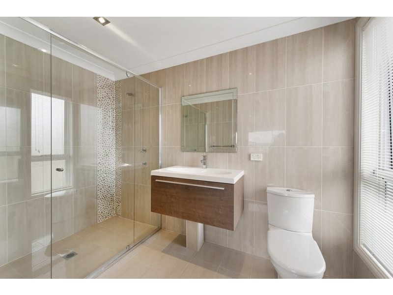 6 Chadley Place, West Hoxton NSW 2171