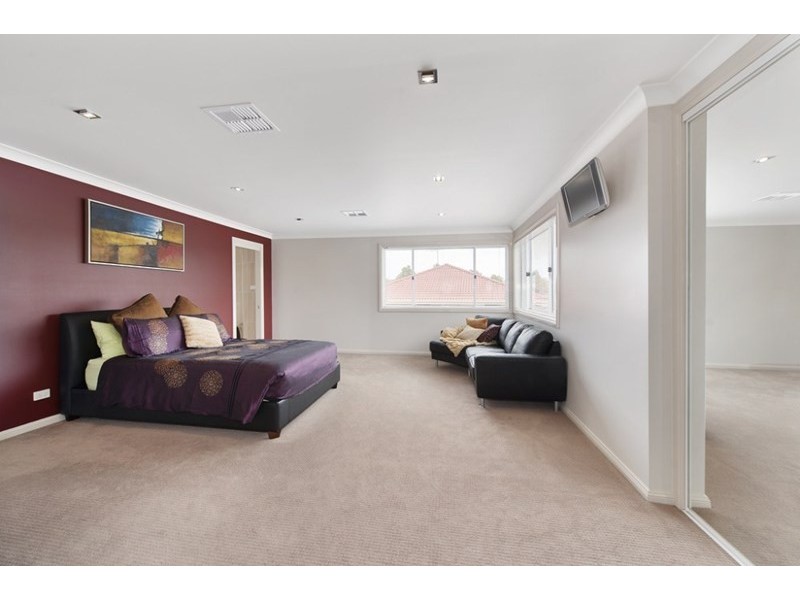 6 Chadley Place, West Hoxton NSW 2171