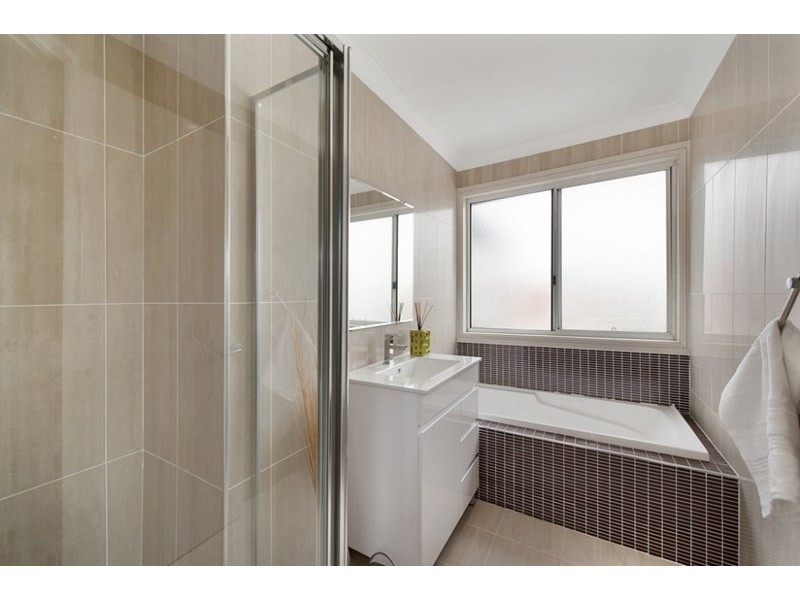 6 Chadley Place, West Hoxton NSW 2171