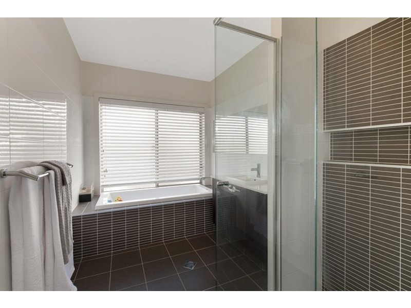 21 Graziers Way, Carnes Hill NSW 2171