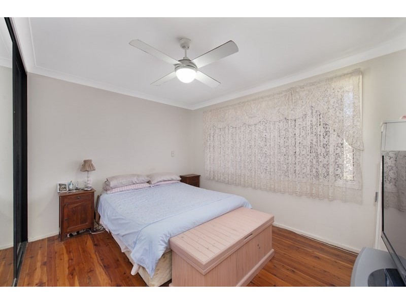 32 Gal Crescent, Moorebank NSW 2170