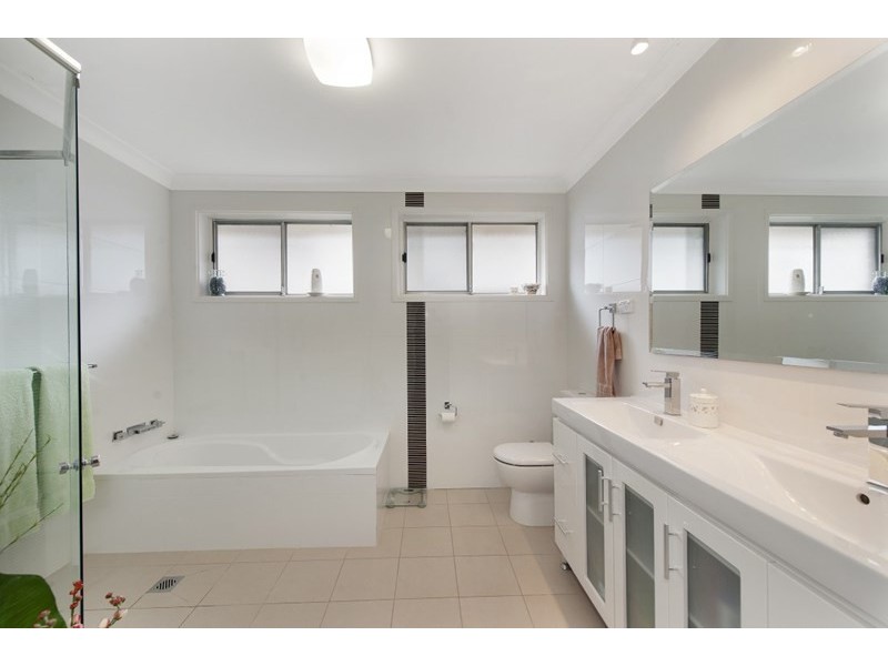 32 Gal Crescent, Moorebank NSW 2170