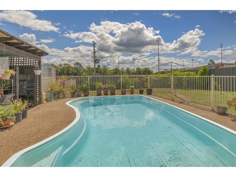 32 Gal Crescent, Moorebank NSW 2170