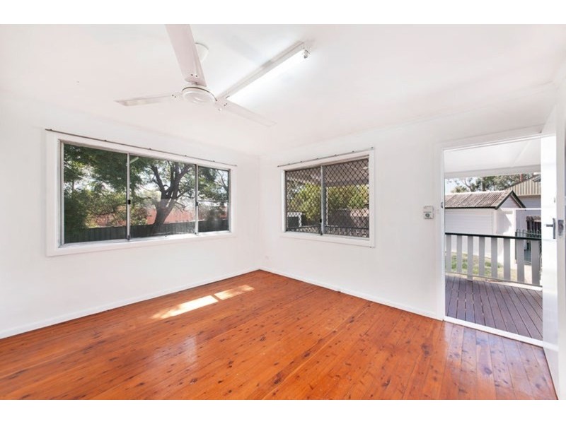 17 Facey Crescent, Lurnea NSW 2170