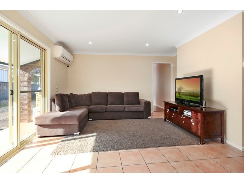 33 Foveaux Avenue, Lurnea NSW 2170