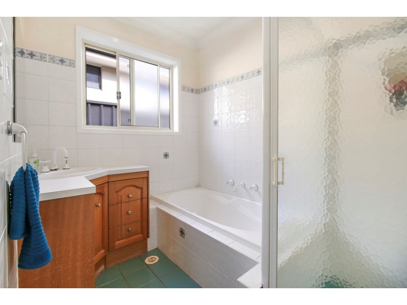 33 Foveaux Avenue, Lurnea NSW 2170