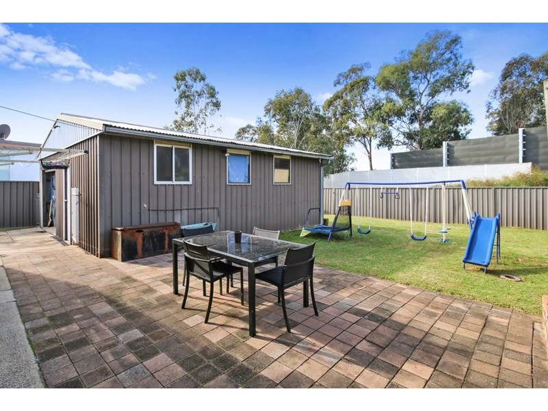 33 Foveaux Avenue, Lurnea NSW 2170