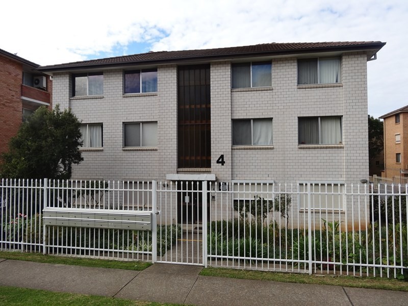 11/4 Forbes Street, Warwick Farm NSW 2170