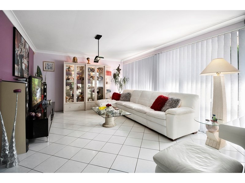 10 White Way, Casula NSW 2170