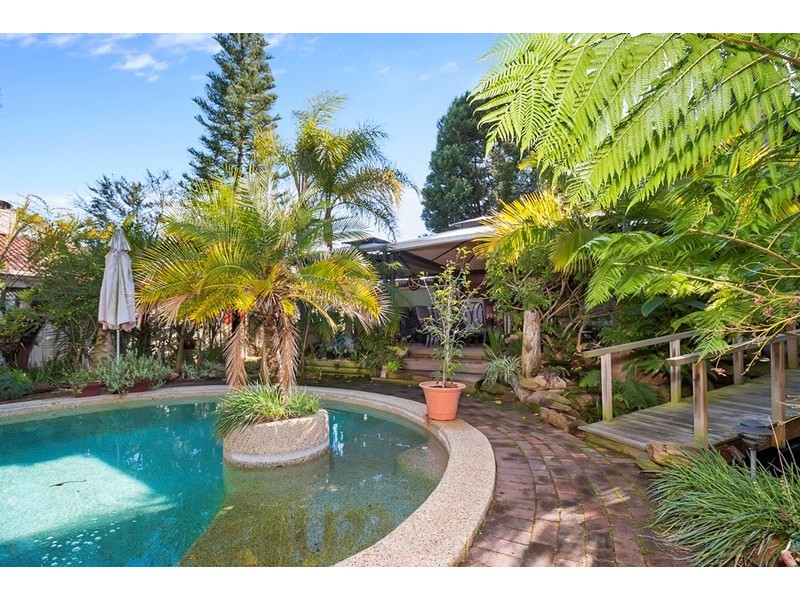 10 White Way, Casula NSW 2170