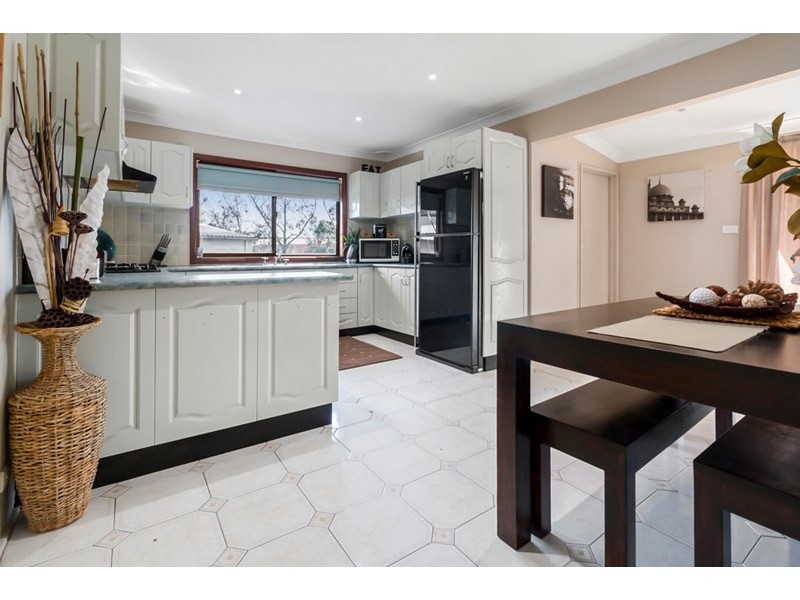 6 Wedge Place, Lurnea NSW 2170