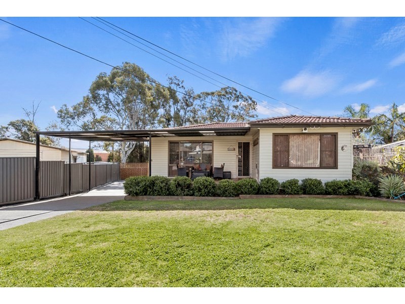 6 Wedge Place, Lurnea NSW 2170