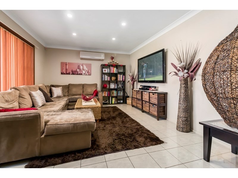 6 Wedge Place, Lurnea NSW 2170