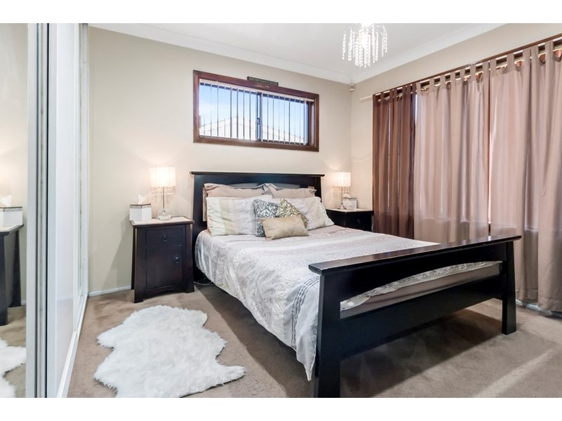 6 Wedge Place, Lurnea NSW 2170