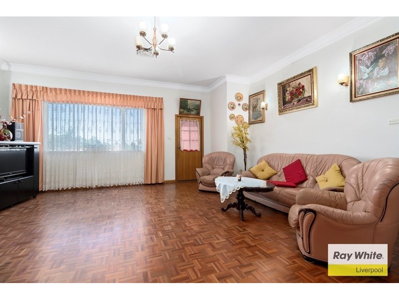 5 Grose Avenue, Lurnea NSW 2170