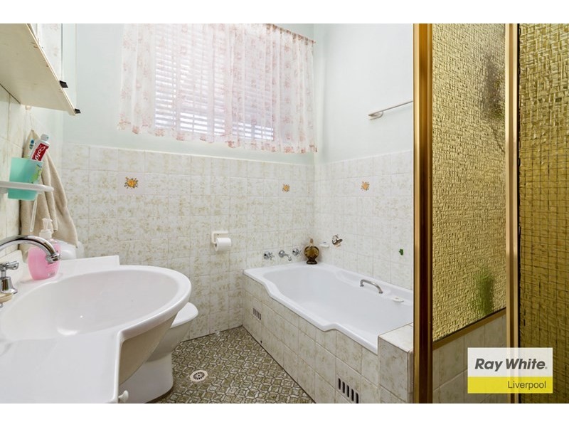 5 Grose Avenue, Lurnea NSW 2170