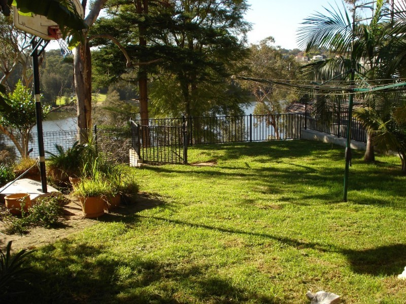 12 St George Crescent, Sandy Point NSW 2172