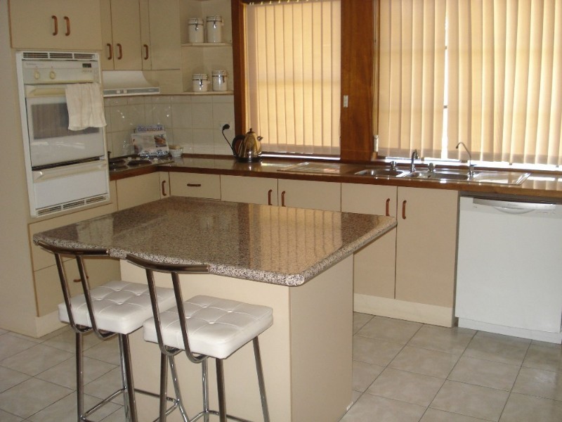 2 Bell Place, Moorebank NSW 2170