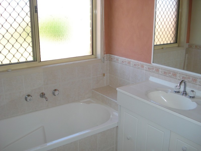 22 Nethercote Drive, Prestons NSW 2170