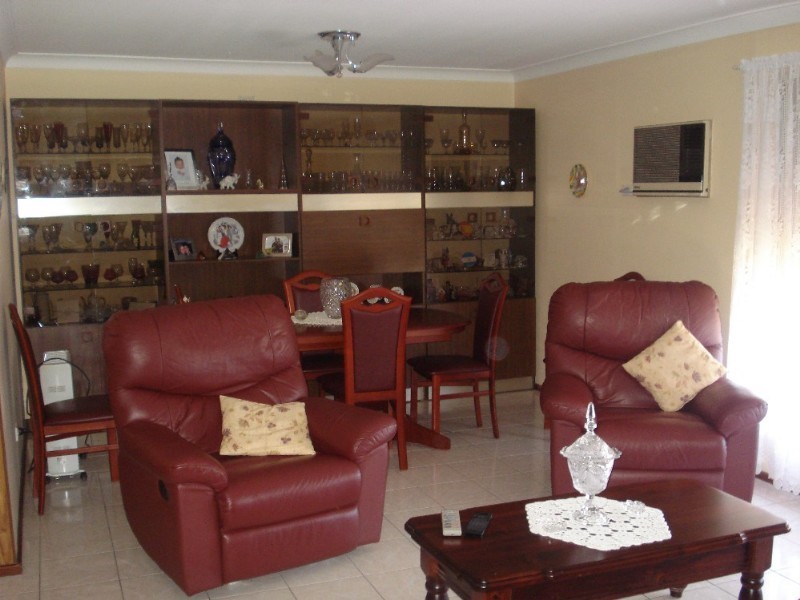 106 Melbourne Avenue, St Johns Park NSW 2176