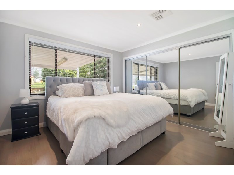 4 Lorne Place, Bossley Park NSW 2176