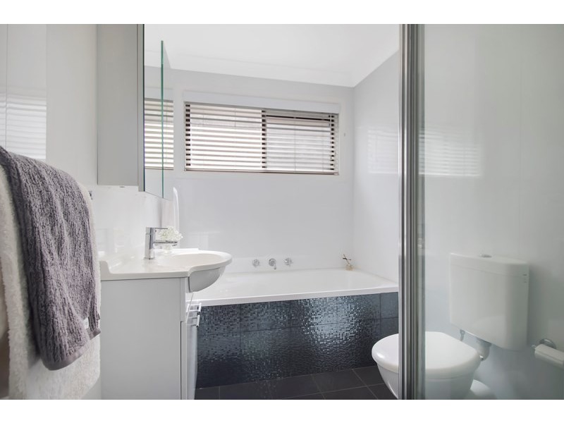 4 Lorne Place, Bossley Park NSW 2176