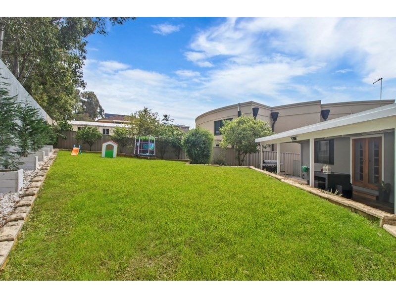 4 Lorne Place, Bossley Park NSW 2176