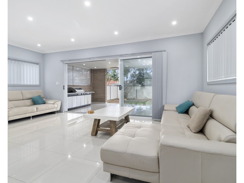 15A Templeton Crescent, Moorebank NSW 2170