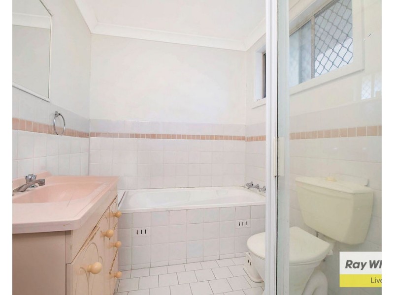 10/13-15 Carnation Avenue, Casula NSW 2170