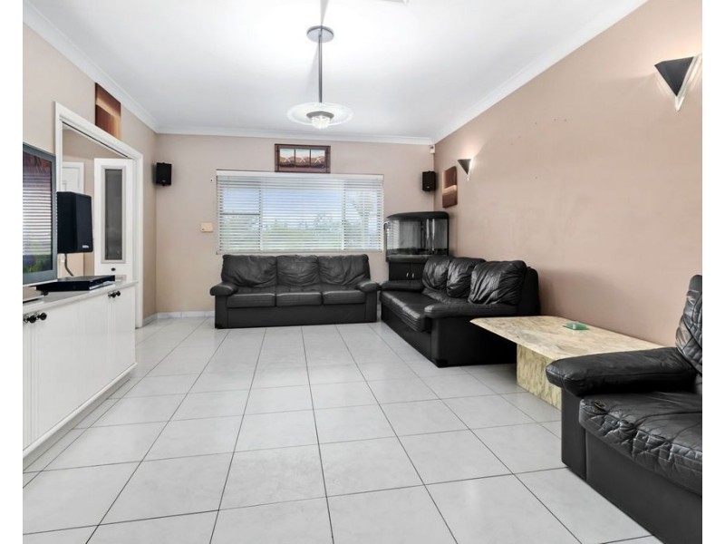 34 Ingham Drive, Casula NSW 2170