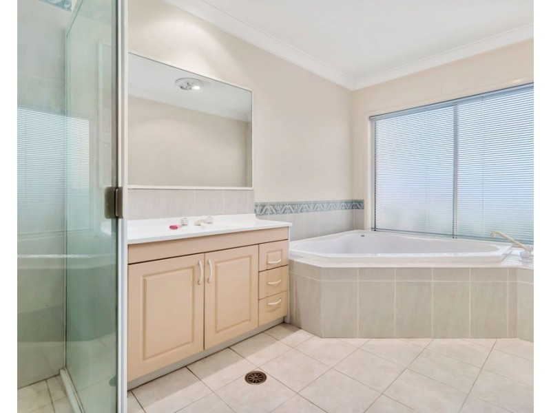 16 Aintree Close, Casula NSW 2170