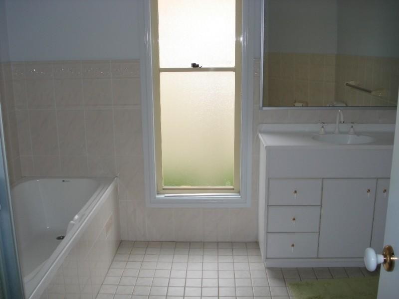 62 Boronia Drive, Voyager Point NSW 2172