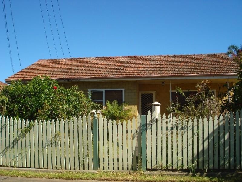 25 Bradshaw Avenue, Moorebank NSW 2170