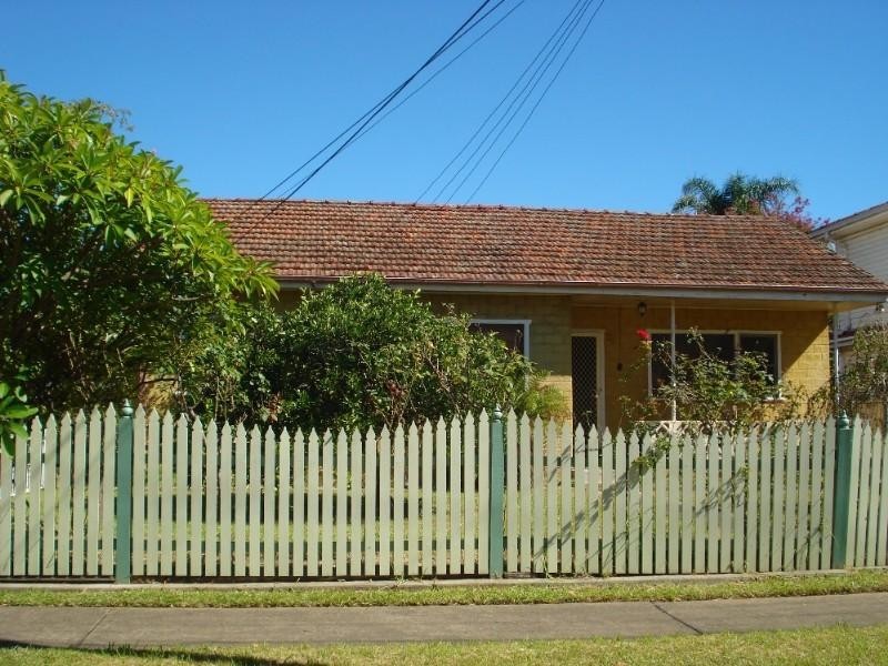 25 Bradshaw Avenue, Moorebank NSW 2170