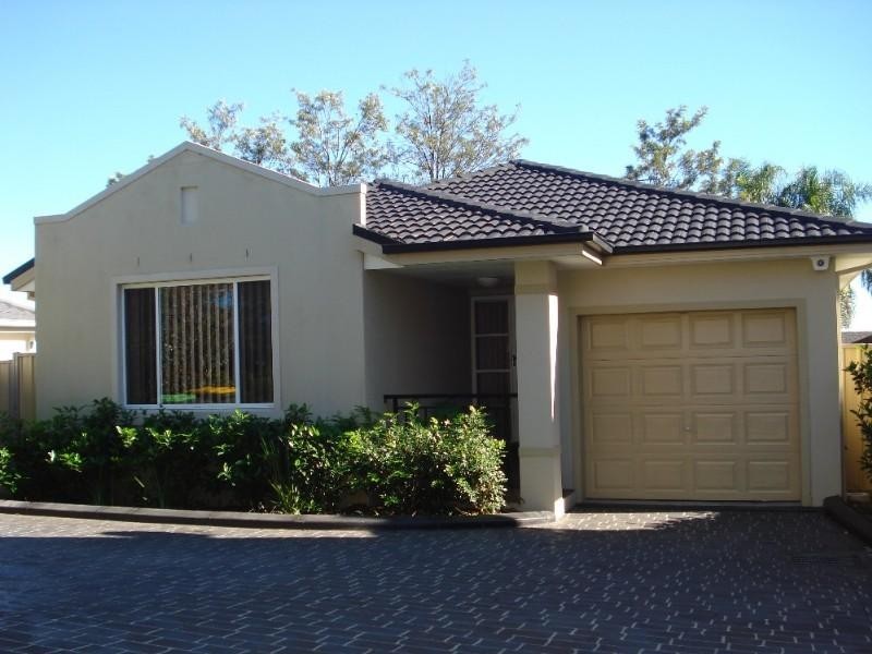 3/2 Lalor Street, Glenfield NSW 2167
